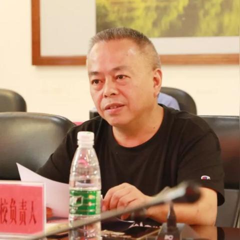 村里普法宣传，点亮法治明灯，照亮乡村未来